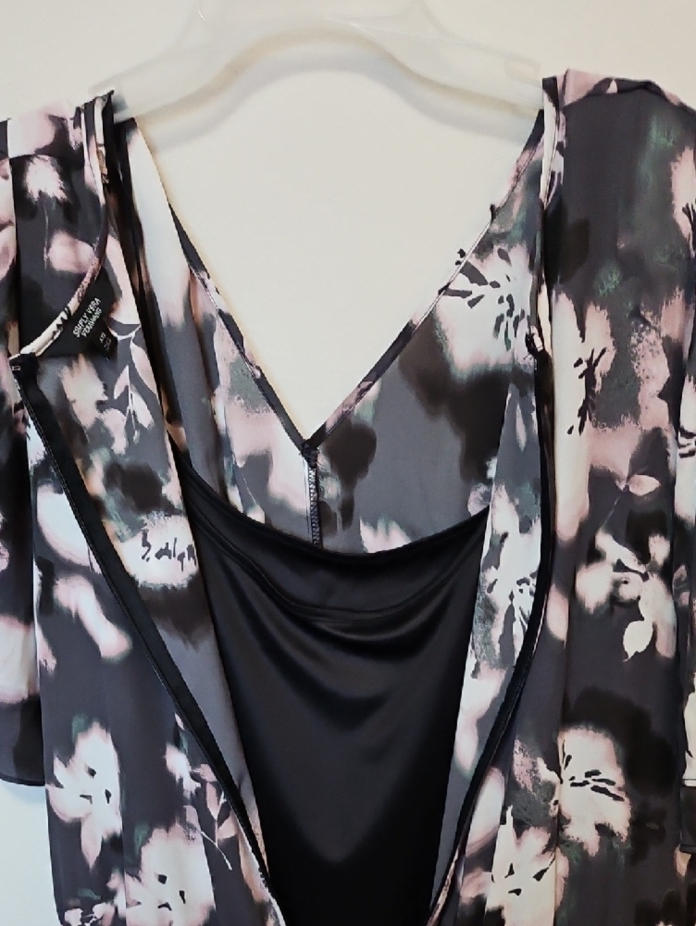 Simply Vera Vera Wang Black and Pale Pink Floral Twist-Front Midi Dress - Picture 4 of 7
